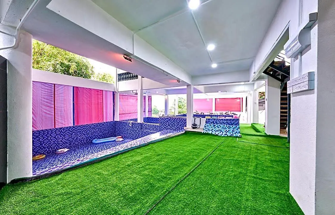 Penang Dream Banglo Sleeps 40 Tanjung Bungah  Villa