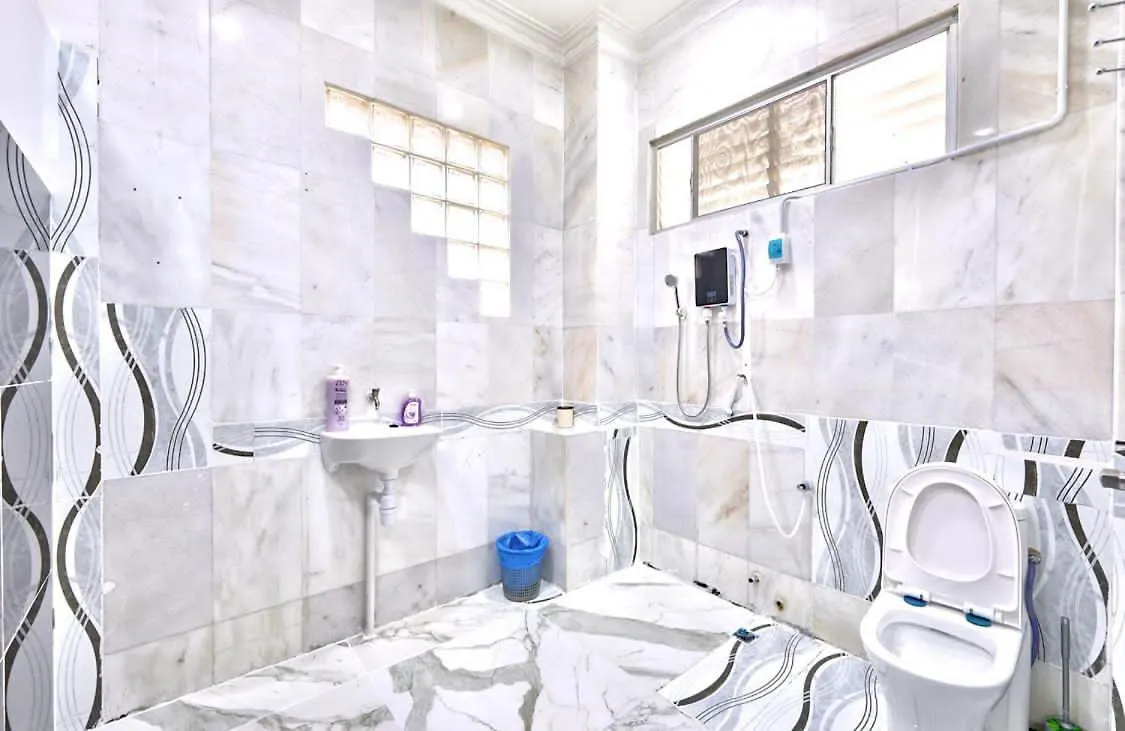 Penang Dream Banglo Sleeps 40 Tanjung Bungah  0*, Tanjung Bungah (Penang) Malaysia