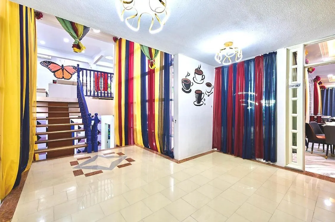 Penang Dream Banglo Sleeps 40 Tanjung Bungah  Villa